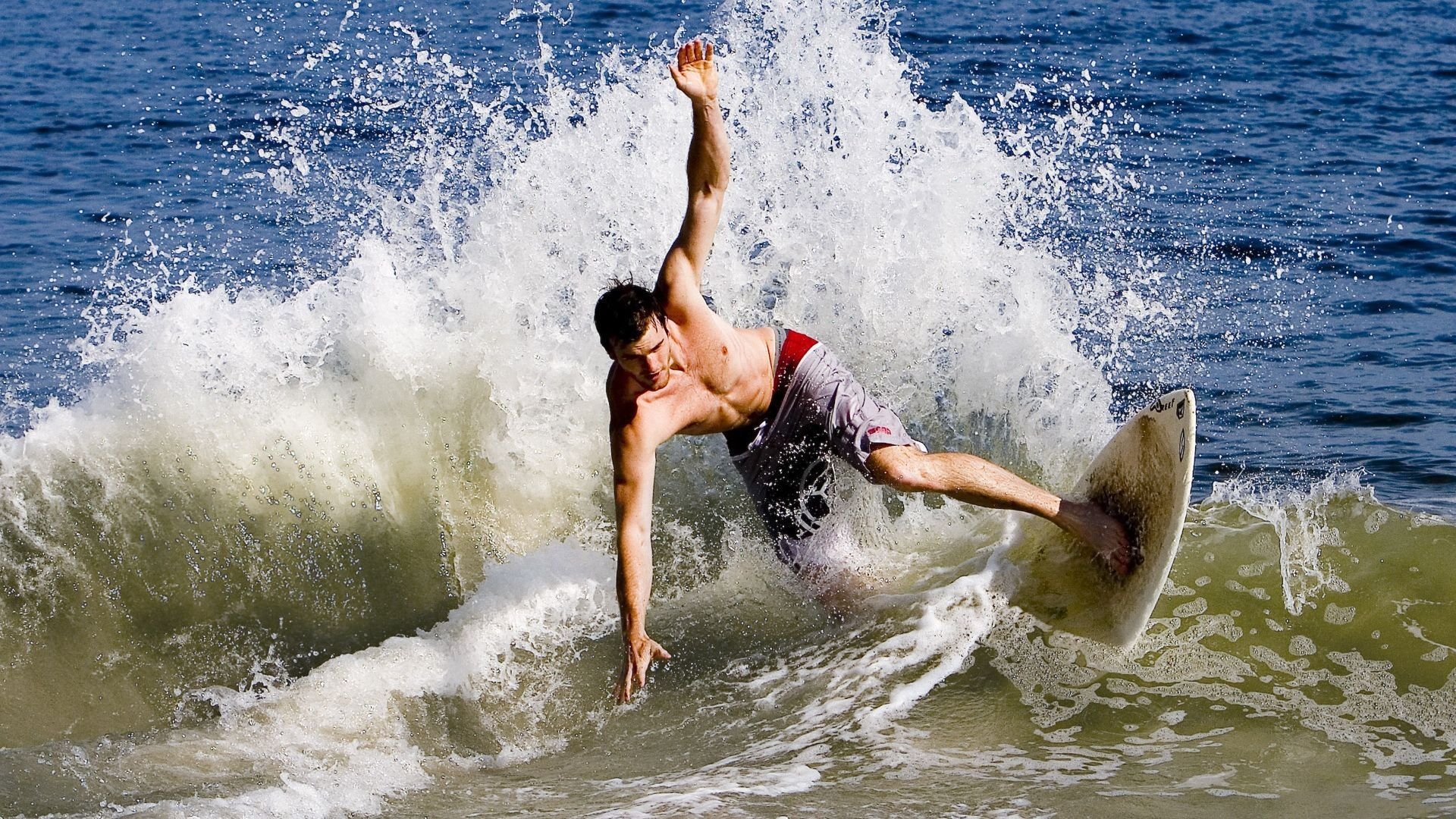 拼搏青春点亮中国篮球之魂,篮球奋力拼搏